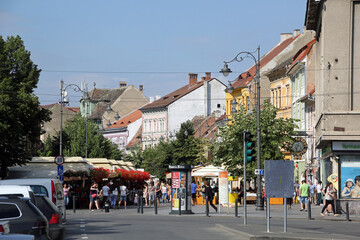 Naklejka premium Hermannstadt-Sibiu-Rumänien-Fußgängerzone-Sommer