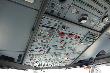 avion de ligne cockpit panneau haut