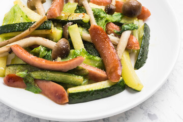 ズッキーニとウインナーの炒め物