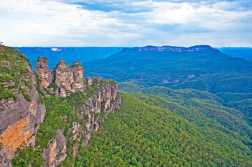Fototapeta na wymiar Three Sisters, Blue Mountains, Australia