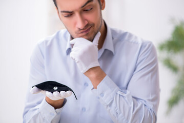 Naklejka premium Young male jeweler at workshop