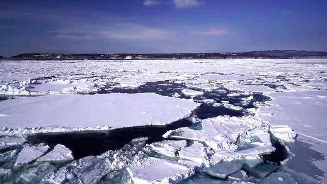 流氷船より厳冬期のオホーツク海の流氷
