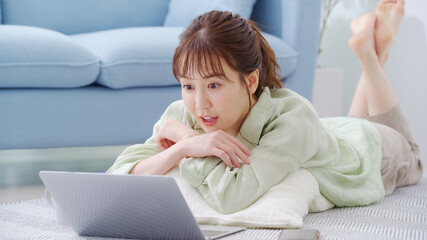 パソコン・女性