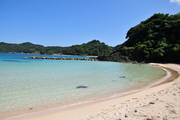 Fototapeta na wymiar 山陰の日本海を望む絶景ビーチ Scenic beach in the Japanese countryside