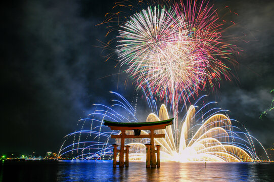 宮島水中花火大会　Beautiful fireworks display in Japan