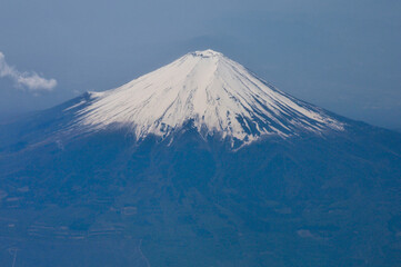 Fototapeta premium 飛行機から眺める富士山 Mt. Fuji, the most famous mountain in Japan