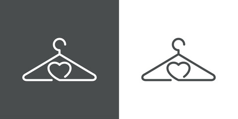 Concepto tienda de ropa. Logo lineal percha y corazón en fondo gris y fondo blanco © teracreonte