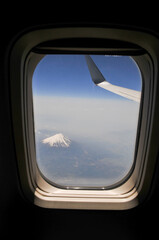 飛行機から眺める富士山　Mt. Fuji, the most famous mountain in Japan
