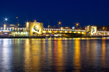 Fototapeta na wymiar Galata Bridge and New Mosque