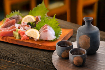 日本酒と美味しそうな刺身