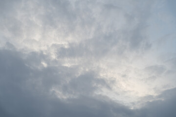 曇りの日の美しい雲と空
