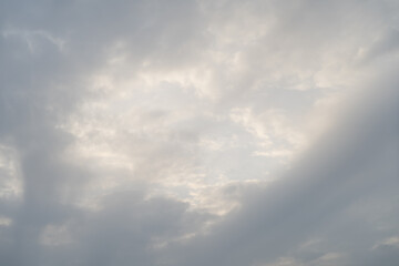 曇りの日の美しい雲と空