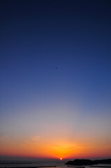日本海に沈む夕陽　Beautiful sunset over the sea