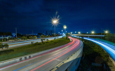 Fototapeta premium Long-exposure roads and bridges at night