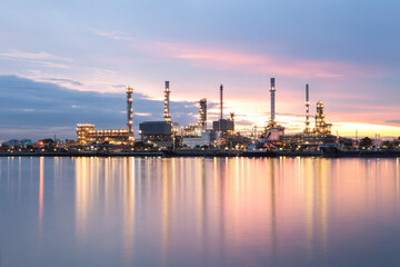 Fototapeta premium Oil refinery along the Chao Phraya river at Dusk.
