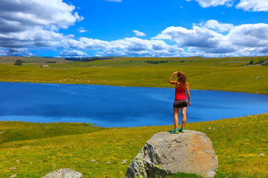 woman tourist looking at the lake