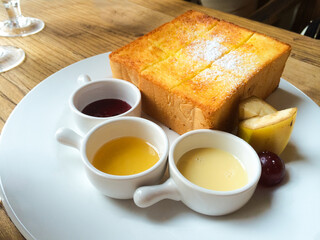 食べ物　トースト