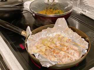 焼き鳥をIHフライパンで焼く