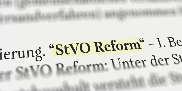 StVO Reform im Buch mit Textmarker markiert