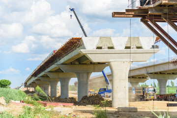 under construction express way 