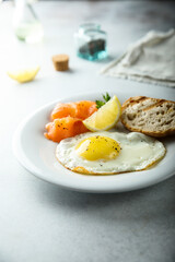 Fried egg with smoked salmon
