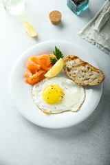 Fried egg with smoked salmon