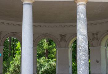 Semi-rotunda of the Music pavilion in the Park, decorated with natural marble columns and mascarons..