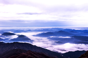 Obraz premium Beautiful sea of clouds at dawn on the top of the mountain.