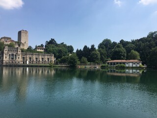 Naklejka premium castle on the river