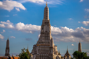 Wat Arun Ratchawararam Ratchawaramahawihan The Chao Phraya River, symbolizing the beauty of the world is one of the important landmarks. Beautifully decorated with art and architecture