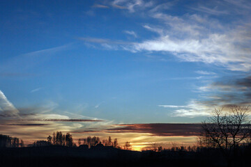 Zachód na niebieskim niebie