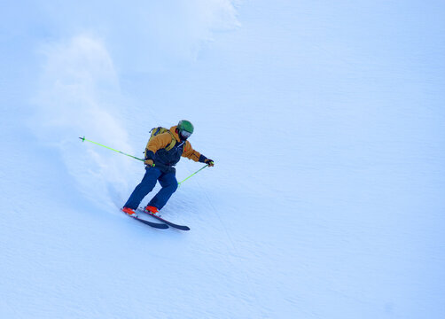 Freeride skiing in the Transylvanian Alps, Fagaras Mountains, Valea Doamnei, Balea Valley, Romania, Europe