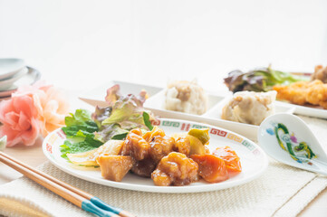 中華料理　酢豚と焼売と鶏のから揚げ