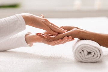 Obraz na płótnie Canvas Closeup of therapist hands making acupuncture massage