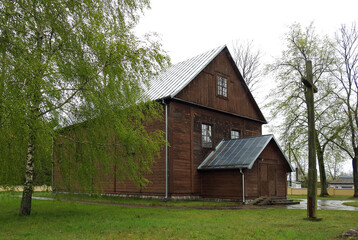 wybudowany w 1778 roku drewniany kosciol katolicki pod wezwaniem swietej trojcy w miejscowosci grodzisk na mazowszu w polsce © Jacek Sakowicz