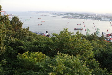 울산 해변가 공장 주변 표현입니다.