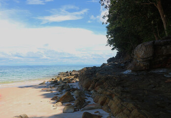 Fototapeta na wymiar landscape view of Beach with rocks and trees on side at langkawi (Malaysia)