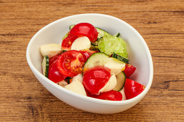 Salad with vegetables and mozzarlla