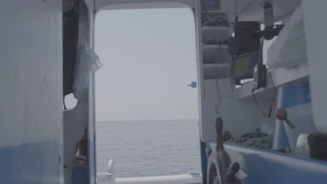 Cabina di barca con timone