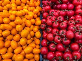 red tomatoes in market