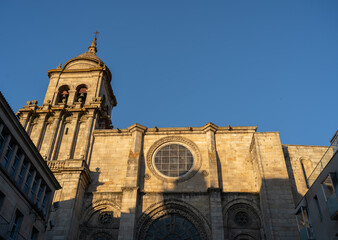 Obraz premium Catedral de Ourense y alrededores