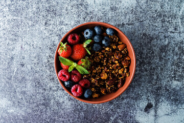oatmeal nuts granola with berries