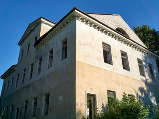 Fototapeta premium Dilapidated abandoned manor house of the 18th century noblemen in the Voronezh region