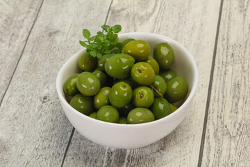 Green Campo Real olives in the bowl