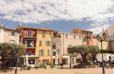 Fototapeta na wymiar Town square and residential buildings in Saint-Tropez