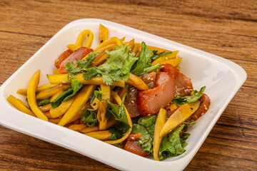 Salad with mango and chicken