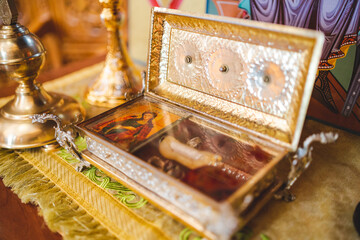 old fashioned jewelry box