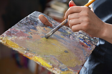 Obraz premium Woman hand close up painting