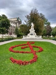 wolfgang amadeus mozart statue
