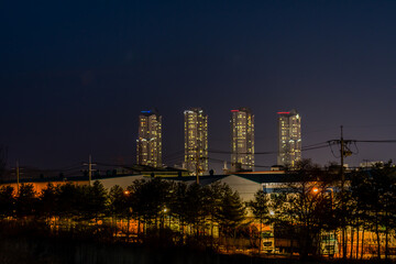 Night view of tall apartment buildings